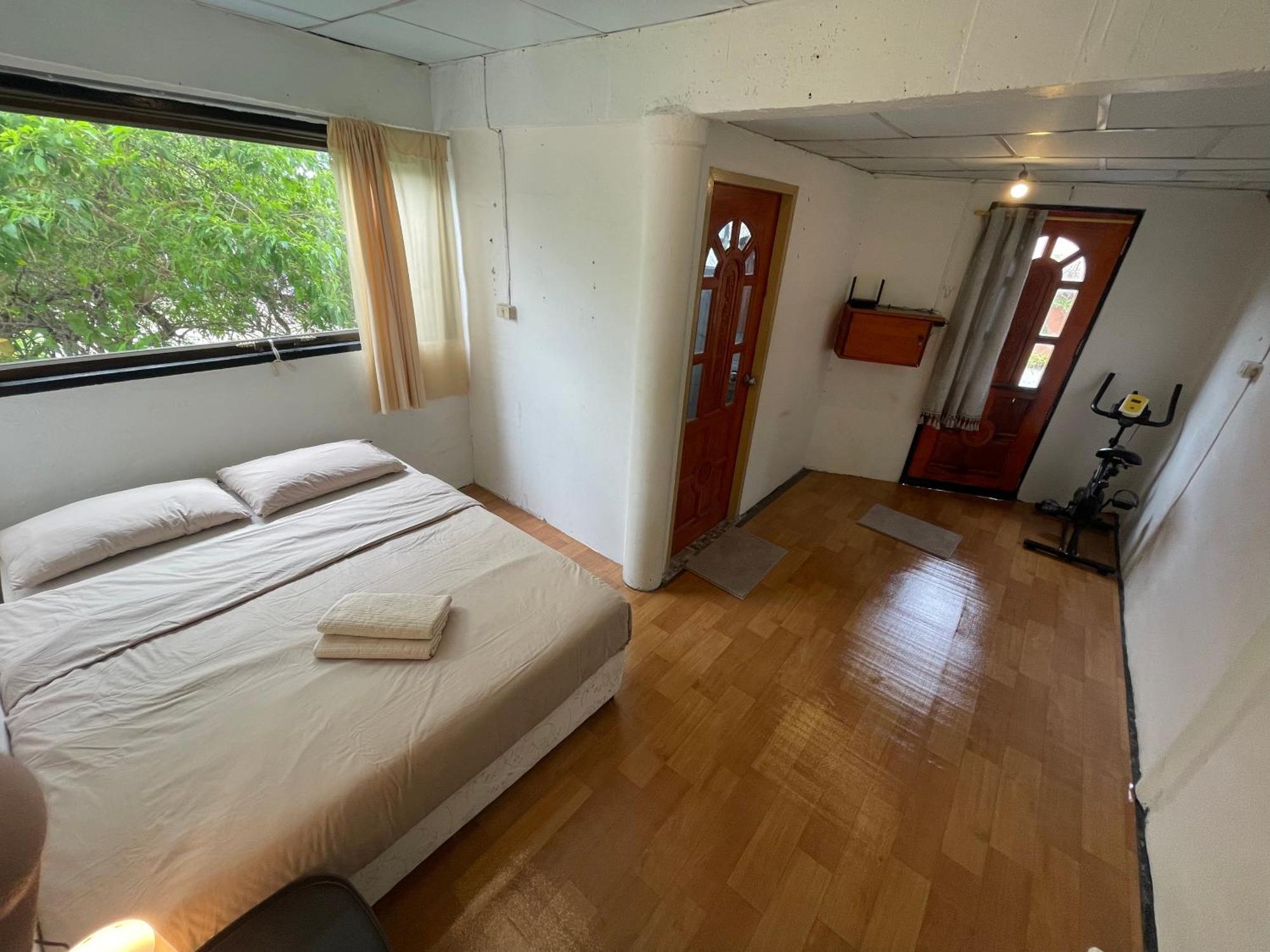 Budget Room Koh Phangan Pier With Ac Exterior photo