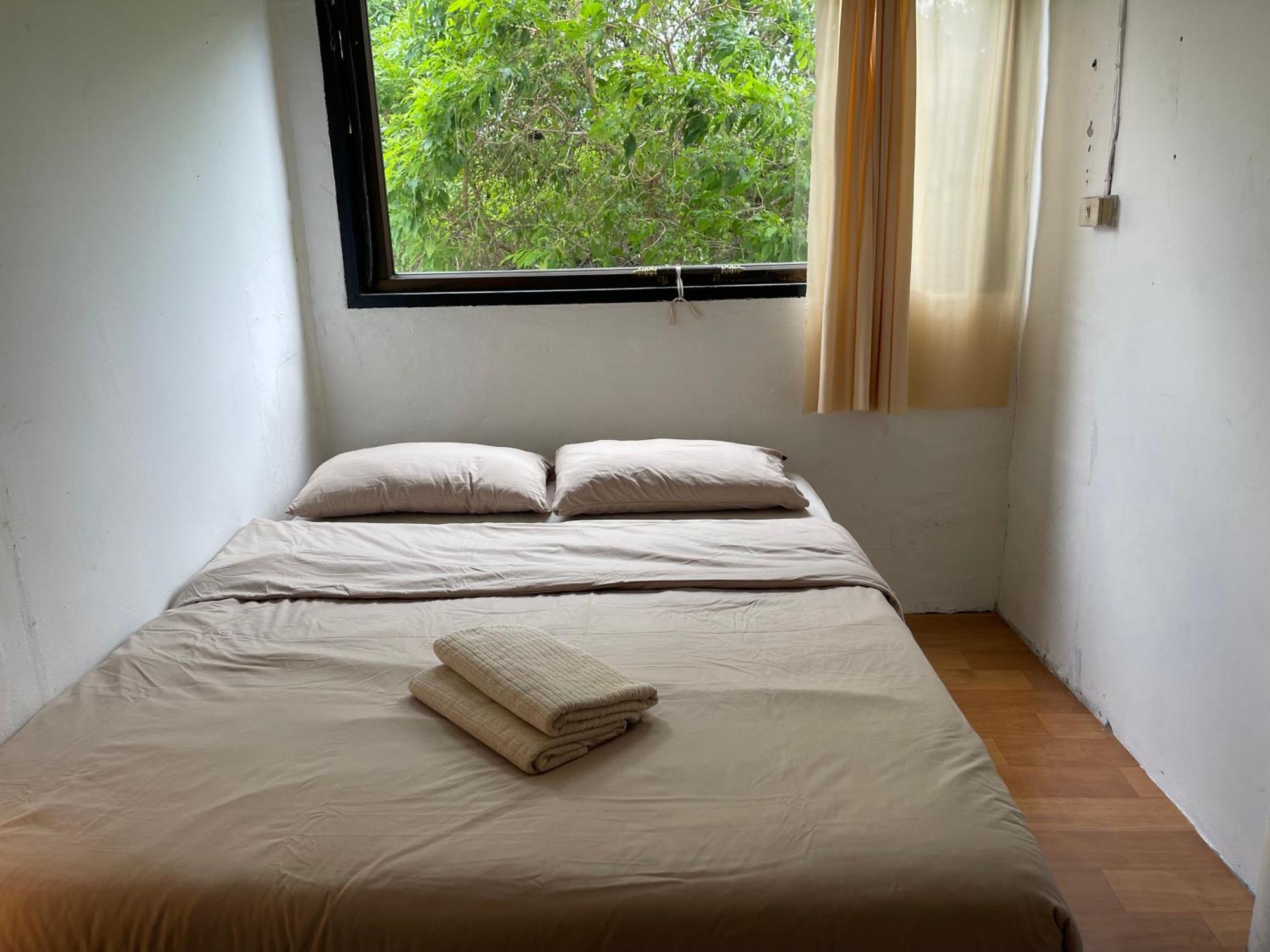 Budget Room Koh Phangan Pier With Ac Exterior photo